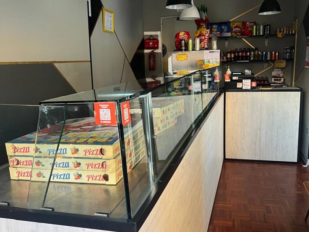 negozio in vendita ad Alba