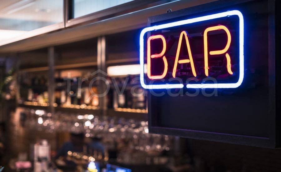 negozio in vendita ad Alba