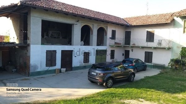 casale in vendita ad Alba
