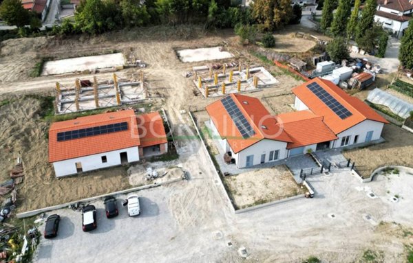 casa indipendente in vendita ad Alba