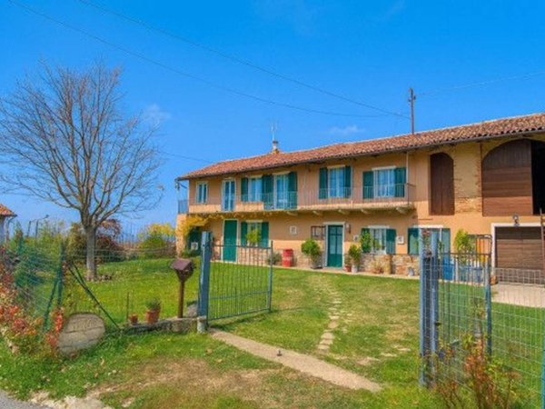 casale in vendita ad Alba