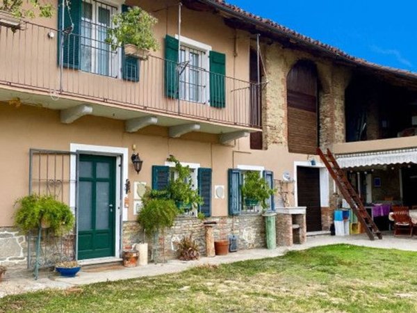 casale in vendita ad Alba