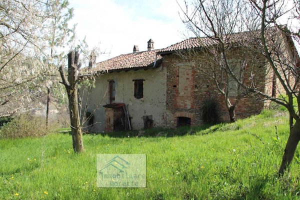 casale in vendita ad Alba
