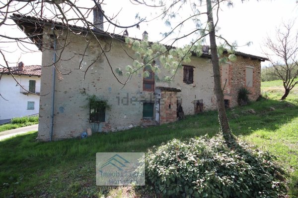 casale in vendita ad Alba