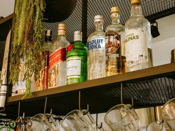 negozio in vendita ad Alba