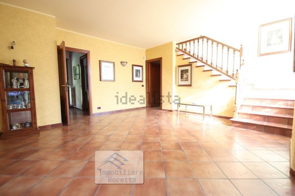 pentavano in vendita ad Alba