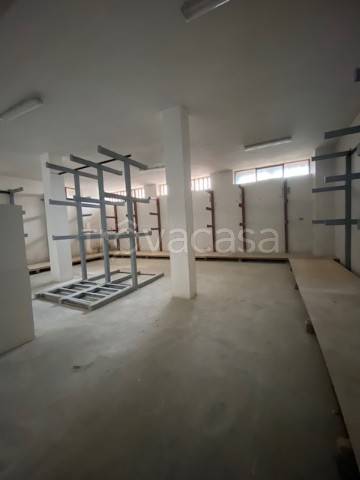 locale commerciale in vendita ad Alba