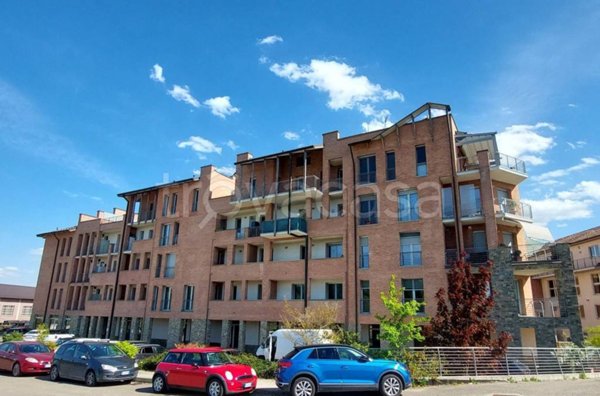 locale commerciale in vendita ad Alba