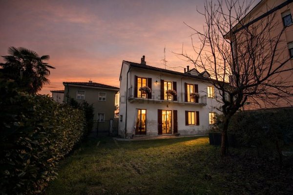 casa indipendente in vendita ad Alba