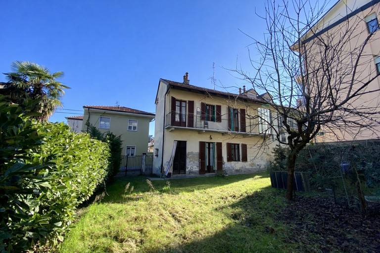 casa indipendente in vendita ad Alba