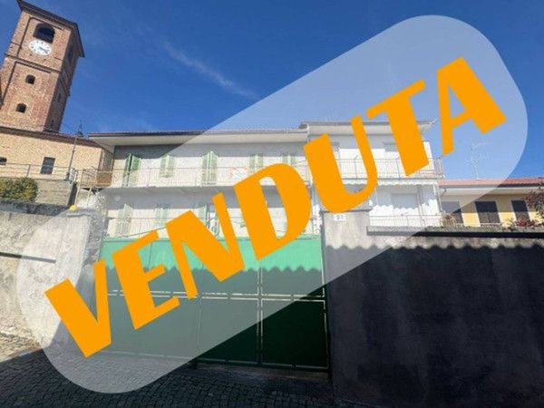 negozio in vendita ad Alba