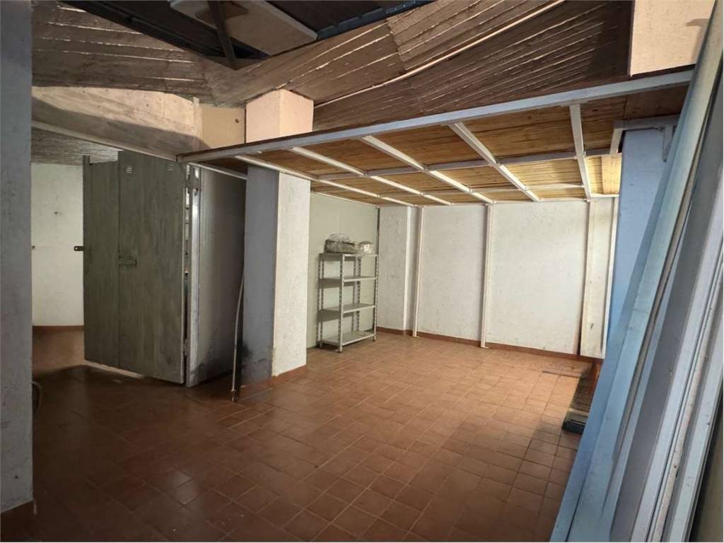 locale di sgombero in vendita ad Alba