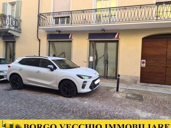 negozio in vendita ad Alba