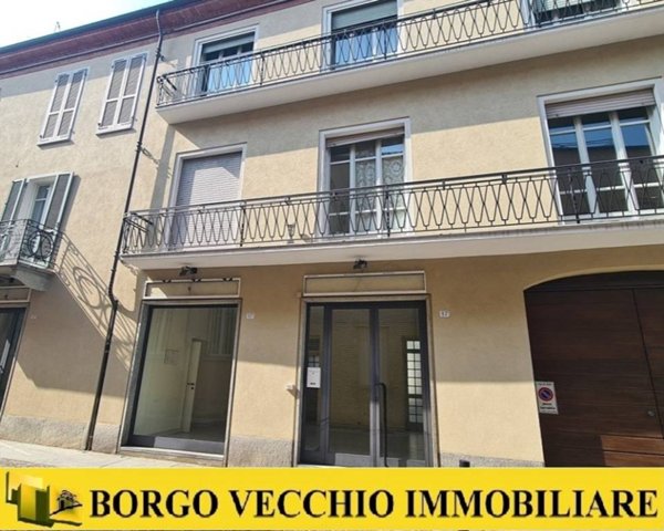 negozio in vendita ad Alba