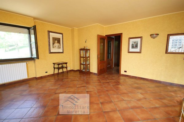 villa in vendita ad Alba
