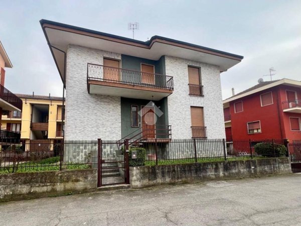 casa indipendente in vendita ad Alba