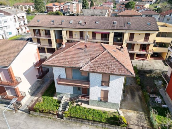 casa indipendente in vendita ad Alba