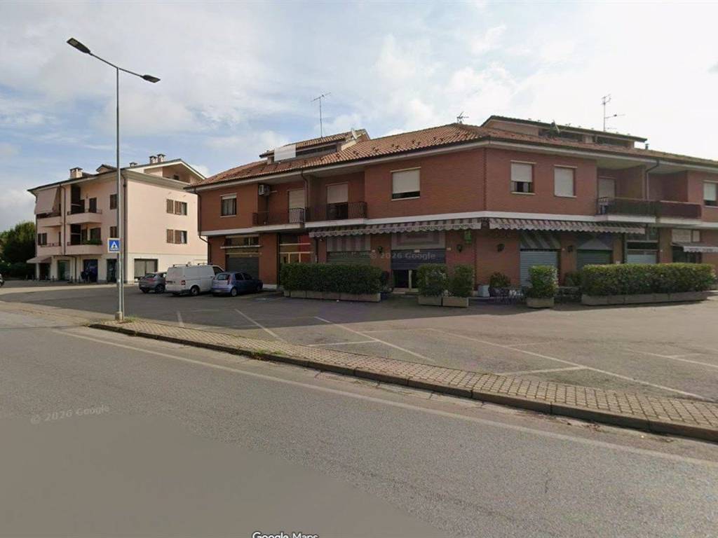 negozio in vendita ad Alba in zona Mussotto