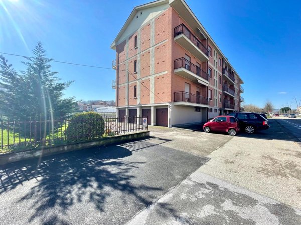 locale di sgombero in vendita ad Alba