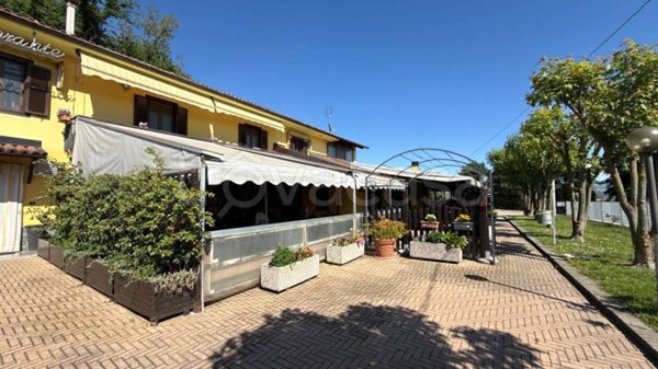 negozio in vendita ad Alba