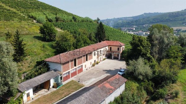casale in vendita ad Alba