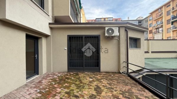 locale commerciale in vendita ad Alba