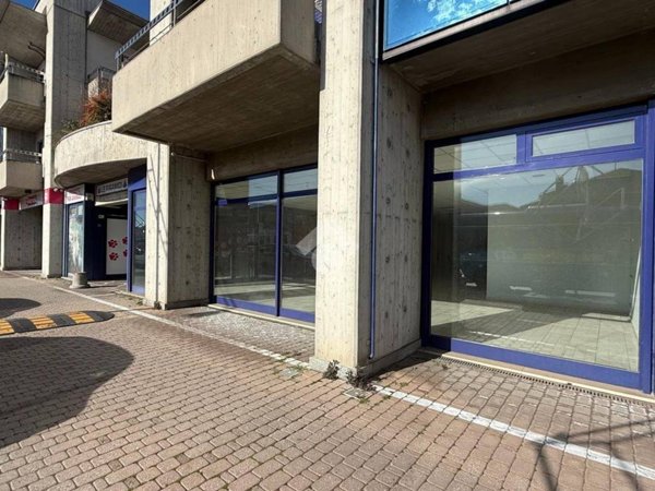 negozio in vendita ad Alba in zona Mussotto