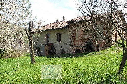 casale in vendita ad Alba