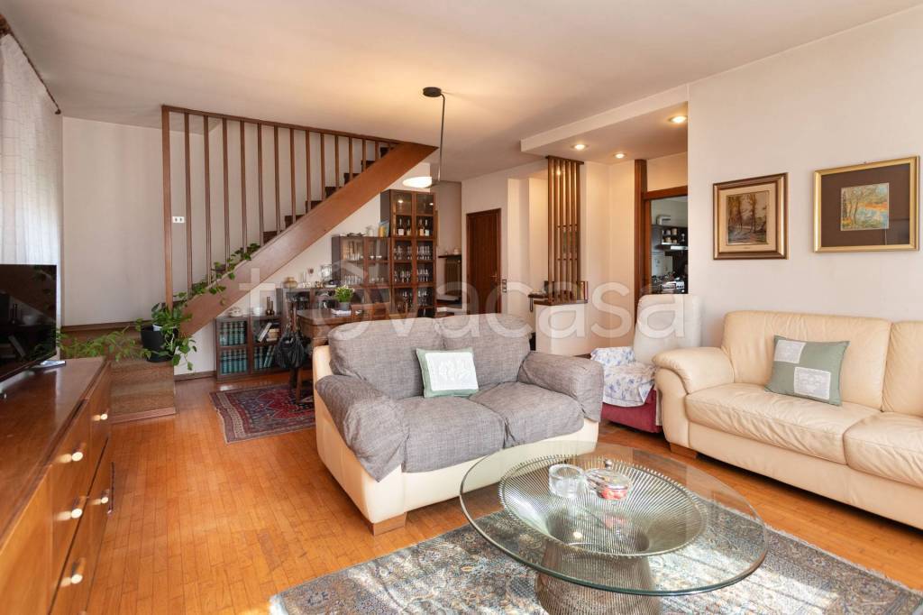 casa indipendente in vendita ad Alba