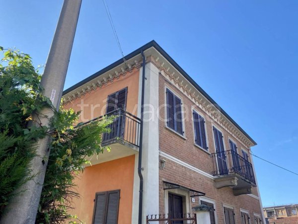 casa indipendente in vendita ad Alba