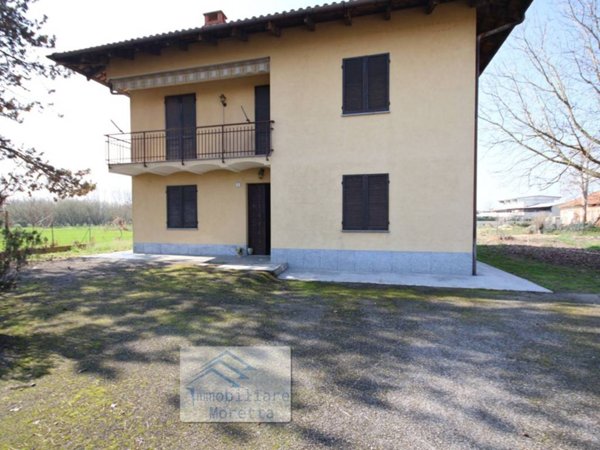 casa indipendente in vendita ad Alba in zona Mussotto