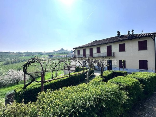 casale in vendita ad Alba
