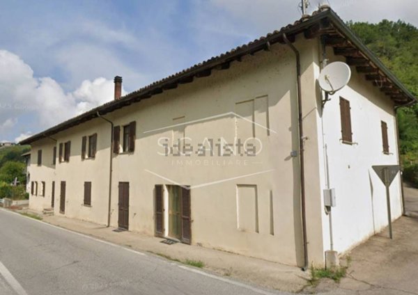casale in vendita ad Alba