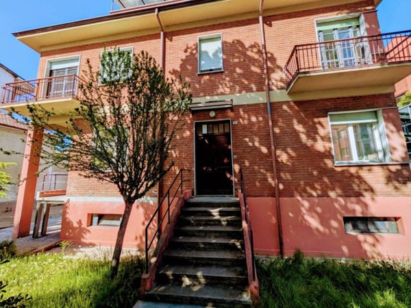 casa indipendente in vendita ad Alba in zona Mussotto