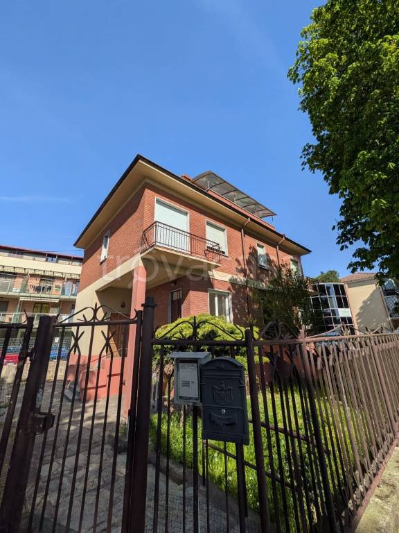 casa indipendente in vendita ad Alba
