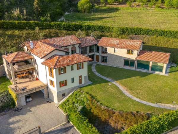 casa indipendente in vendita ad Alba