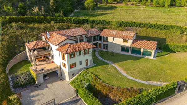 casa indipendente in vendita ad Alba