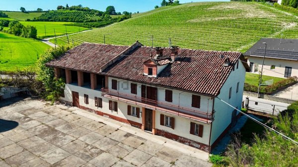casale in vendita ad Alba