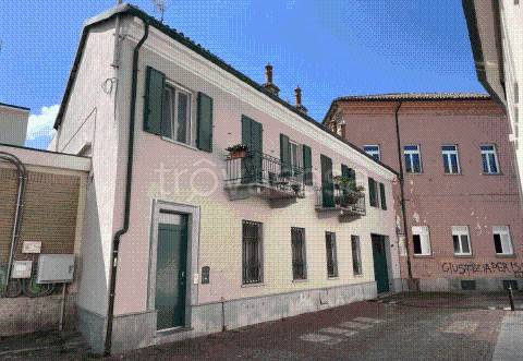 casa indipendente in vendita ad Alba