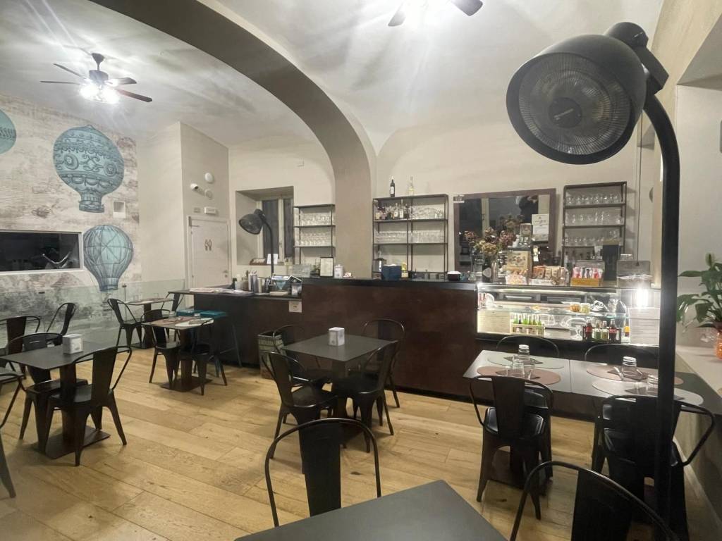 negozio in vendita ad Alba