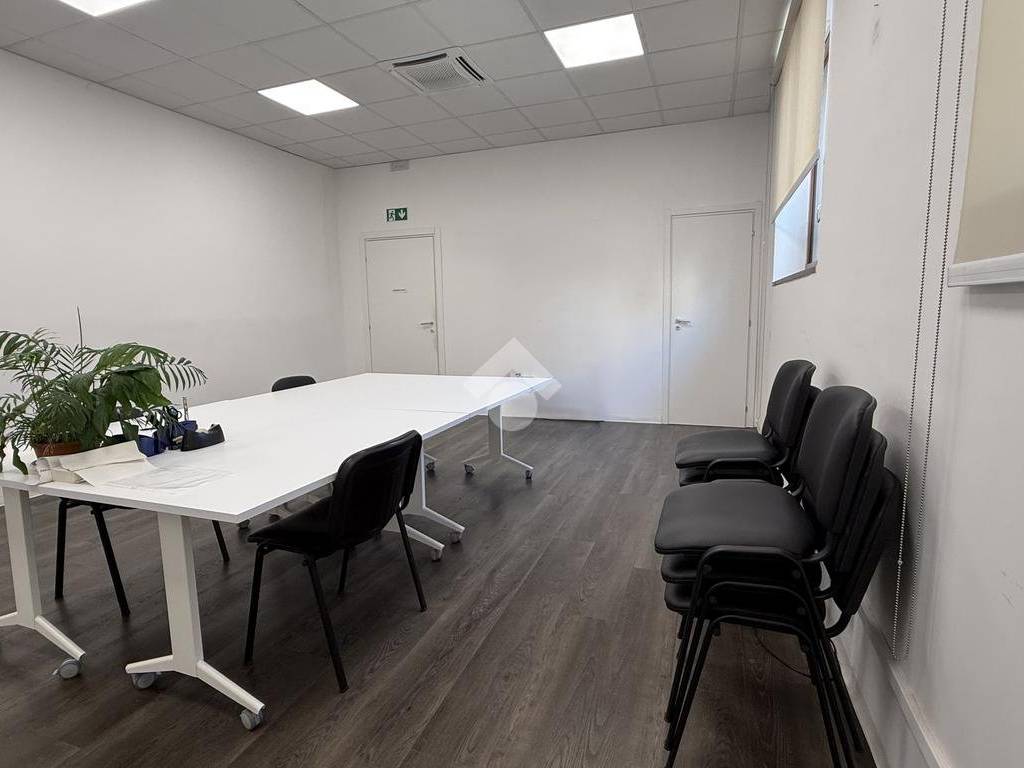 ufficio in vendita ad Alba