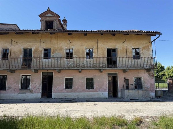 casale in vendita ad Alba