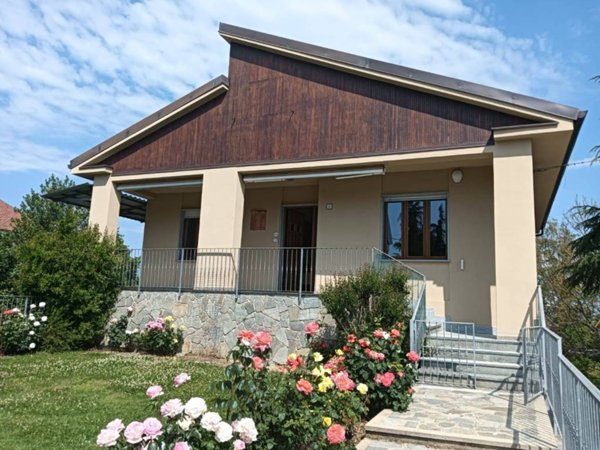 casa indipendente in vendita ad Alba