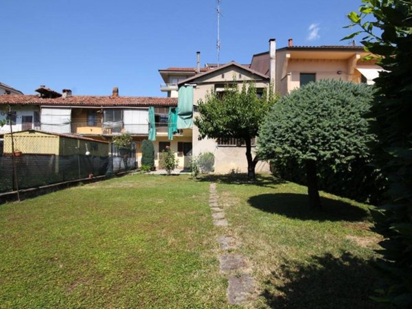 casa semindipendente in vendita ad Alba