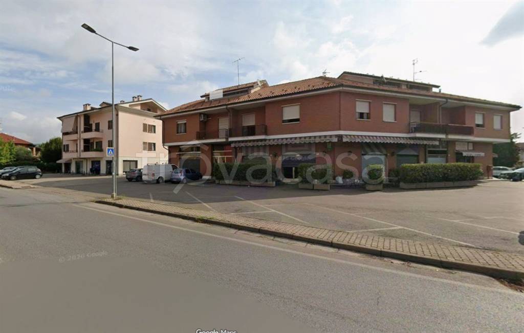 negozio in vendita ad Alba in zona Mussotto