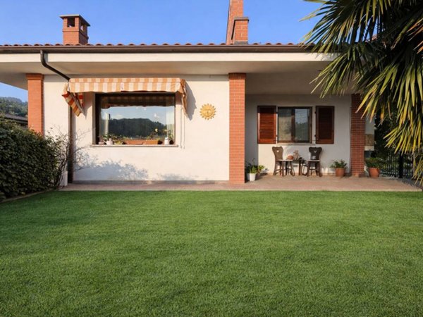 casa indipendente in vendita ad Alba in zona Mussotto