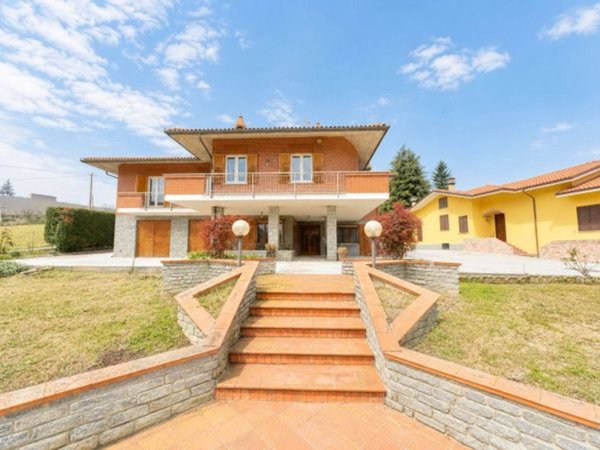 casa indipendente in vendita ad Alba in zona Mussotto