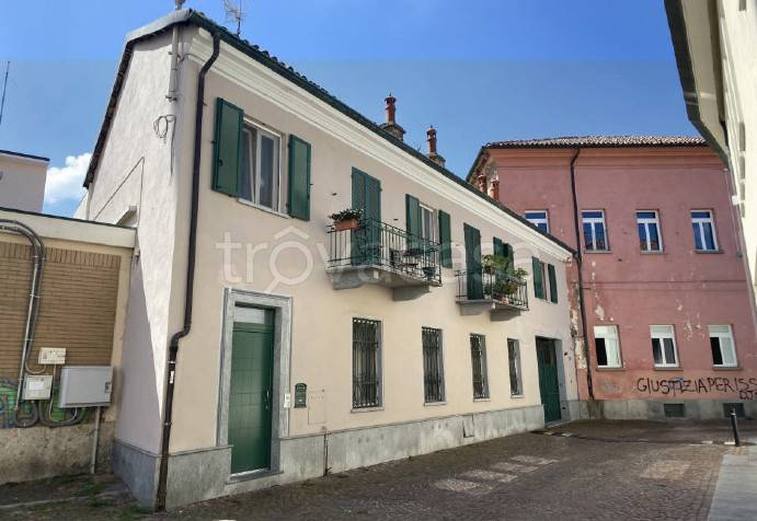 casa indipendente in vendita ad Alba