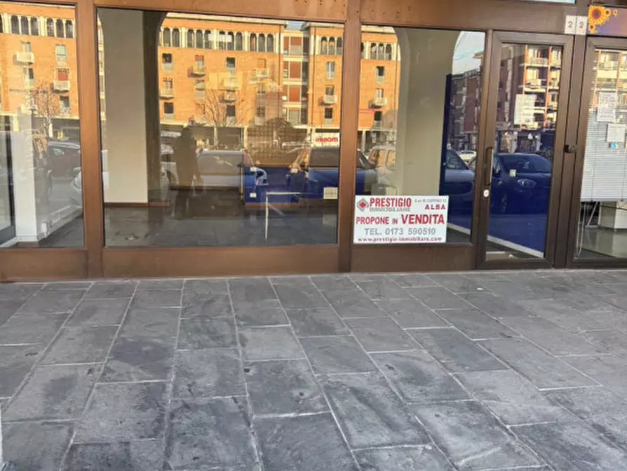 negozio in vendita ad Alba