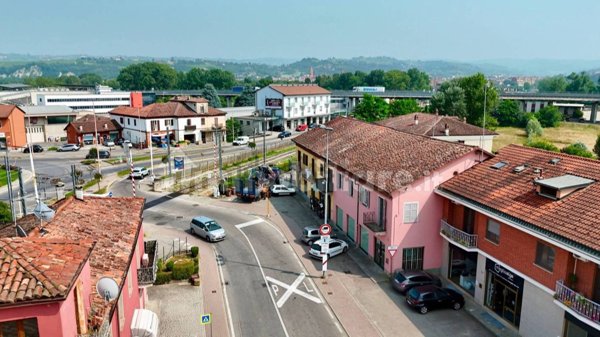 locale commerciale in vendita ad Alba in zona Mussotto